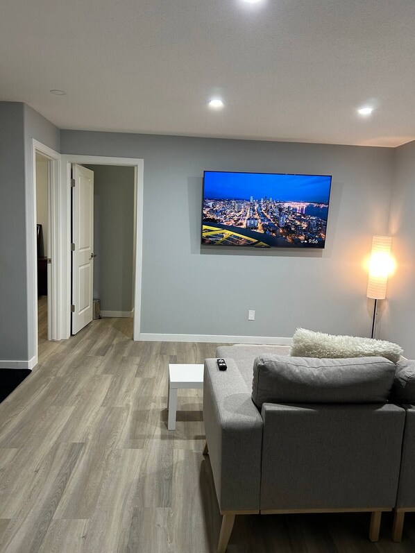 Living area and connecting rooms