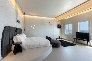 Deluxe Santorini Suite | Breathtaking Sea Views and Outdoor Hot Tub | Oia