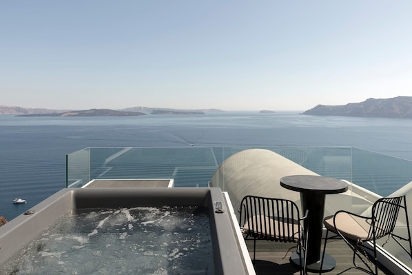 Deluxe Santorini Suite | Breathtaking Sea Views and Outdoor Hot Tub | Oia
