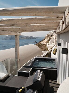 Cave Santorini  Suite | Breathtaking Sea Views and Outdoor Hot Tub | Oia