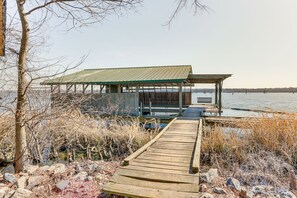 Private Boat Dock | Direct Reelfoot Lake Access