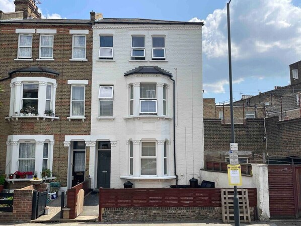 Exterior of the home - A beautifully maintained three-story end-of-terrace home with a fresh white facade, offering a perfect blend of character and modern comfort