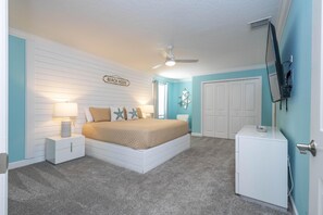 2nd Floor Master Suite (King Size Bed)