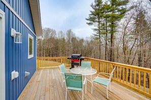 Deck | Gas Grill | Outdoor Seating & Dining