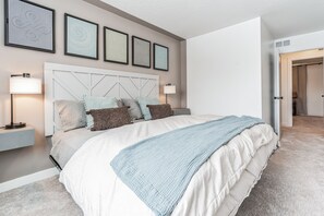You'll sleep comfy in this King sized bed with super soft linens. 