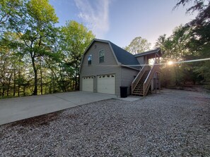 This is the Cottage called Lucky's Place.   Pics will follow the Breezy Pics.
