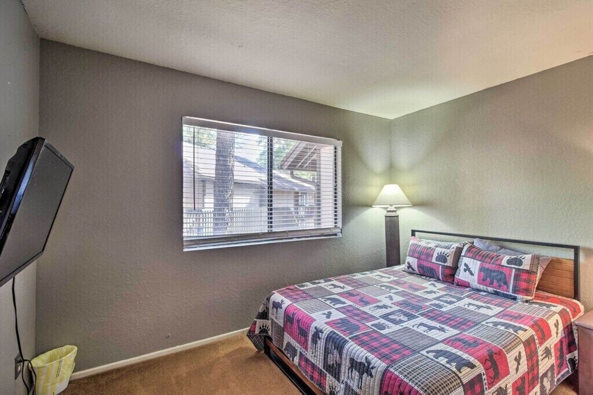 Centrally Located Apt w/ Fireplace & Balcony!