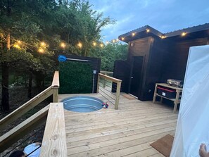 Outdoor spa tub