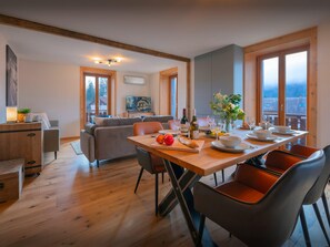 Dining /Lounge
