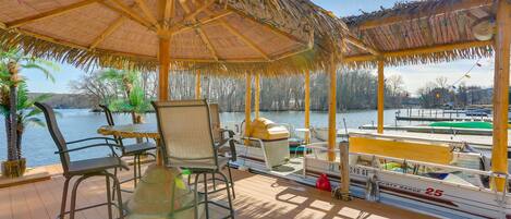 Hewitt Vacation Rental | 1BR | 1BA | 350 Sq Ft | Stairs Required