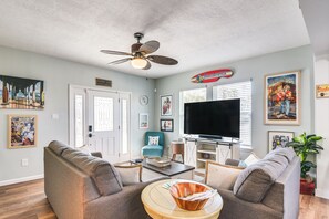 Living Room | 1st Floor | Central Air Conditioning & Heating