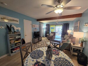 eat-in kitchen/living room