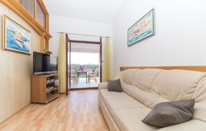 Living room 2