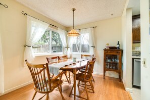 Dining Room | Dishware & Flatware Provided