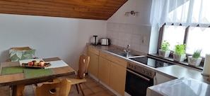 1 Mansarden-Wohnung 38m² mit Bergblick, bis 4 Personen, 2 Balkone