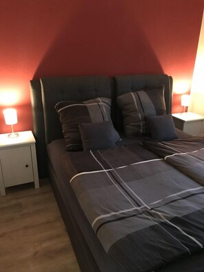 Ferienwohnung Amy, 50 qm, 1-2 Personen-Schlafzimmer mit Boxspringbett - Ferienwohnung Amy