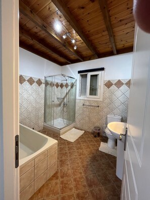 Villa Vista Bathroom