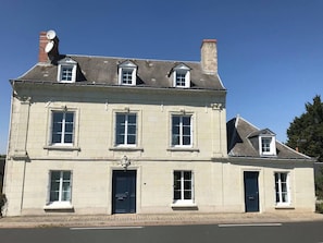 Notre maison, L'Odyssée, une ancienne auberge de bateliers du début du XIXe siècle, située sur les bords de la Loire