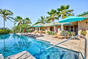 Wai'ula'ula community pool and spa