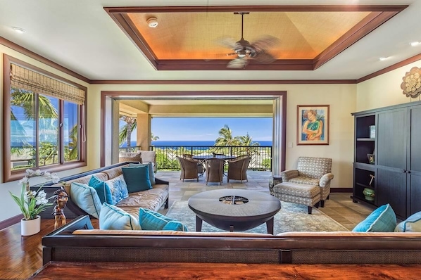 Welcome to Ocean Breeze - panoramic views of the ocean and sunsets in Mauna Kea Resort