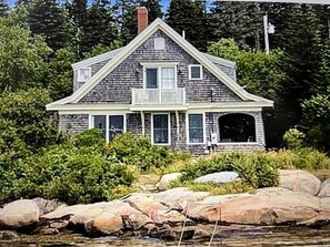 Sea Spray Cottage on the Shore