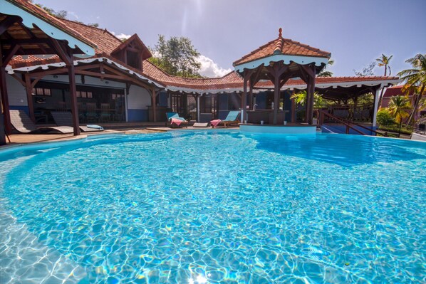 Swimming pool