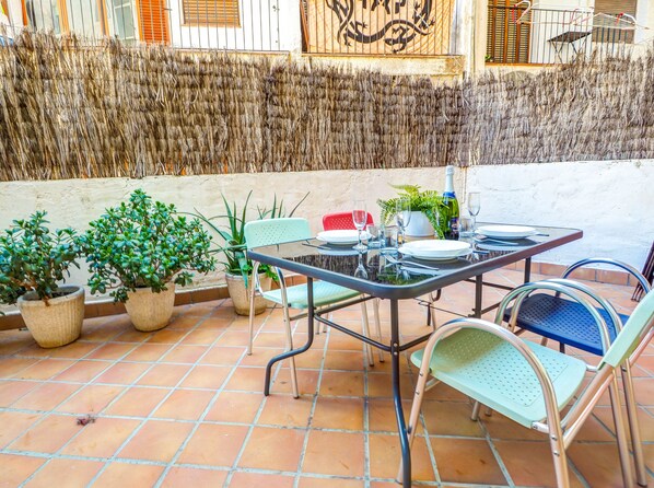 Outdoor dining
