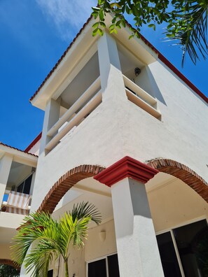 Looking at 2nd floor balcony from pool deck