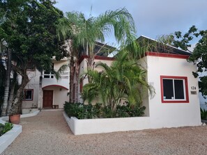 Parking area at front of house.  Casita to the right, villa to the left.