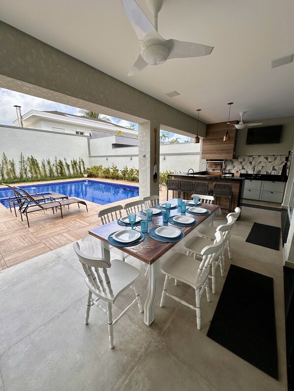 Outdoor dining