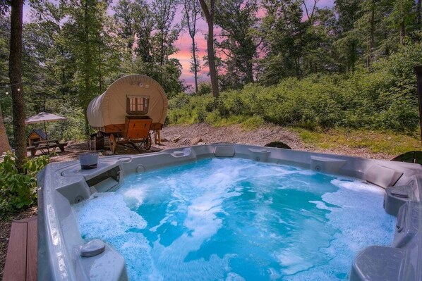 Outdoor spa tub