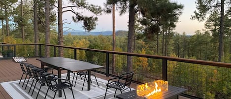 VIEWS - 1700sqft Deck Overlooking the White Mountain Apache Forest