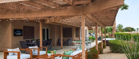 Huge Resort-Like Backyard