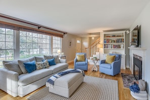 Living Room | Smart TVs | Free WiFi | Main Level