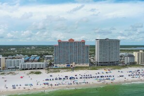 Locate directly on the beach!