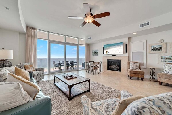 Welcome to Turquoise Place 705C!