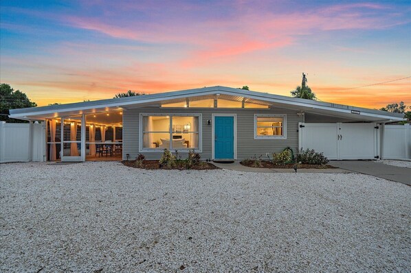 Welcome to Sea Mist Hideaway!