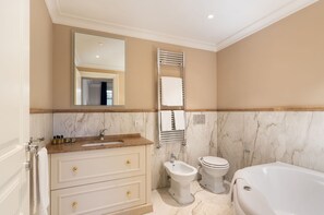 Autumn, Bathroom, Spring, Summer