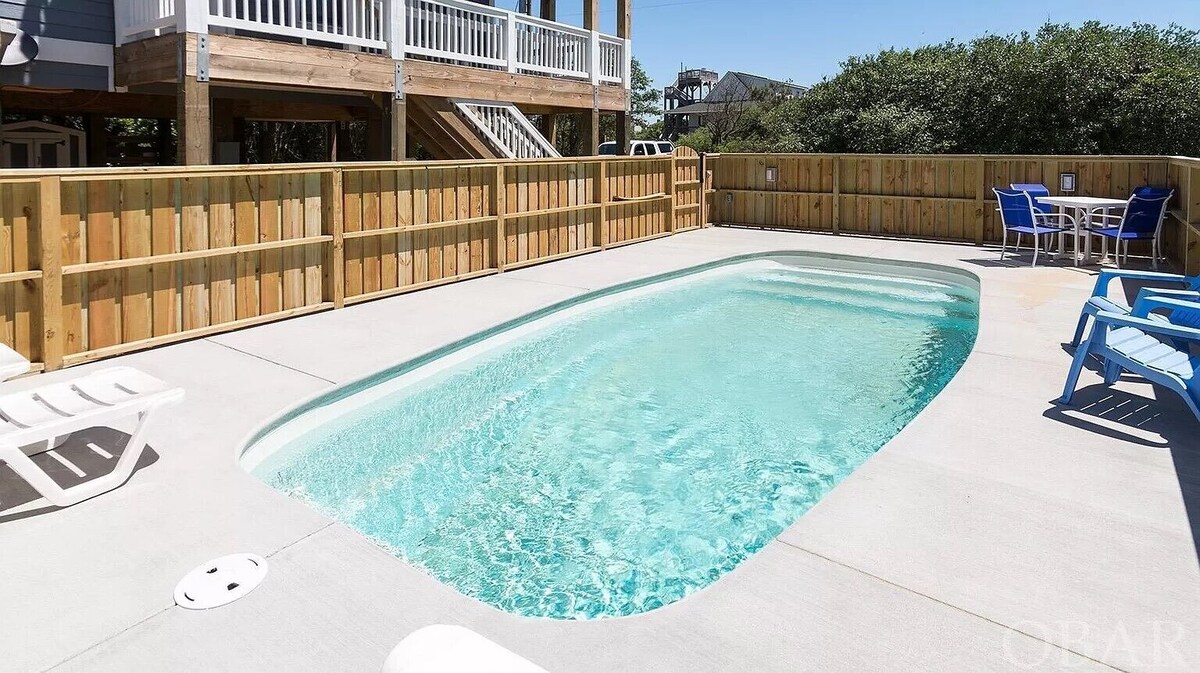 Cozy 4-bedroom house with private pool, hot tub and ocean views