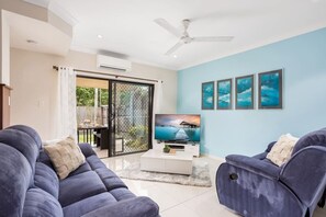 The cozy living room features a Smart TV with complimentary access to Netflix and local channels, perfect for relaxing after a day of exploring. Enjoy your favorite shows or movies in comfort with easy streaming access.