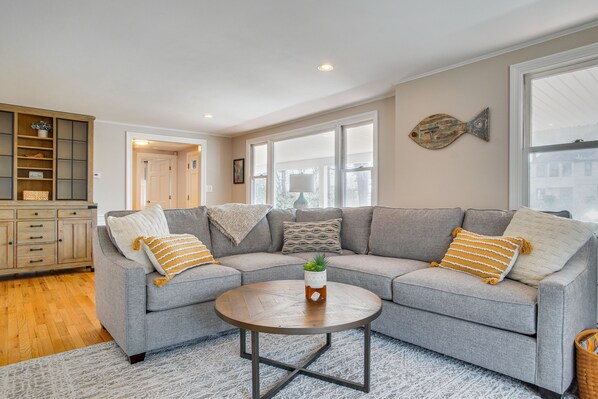 Living Room | Smart TV | Free WiFi | 1st Floor
