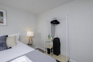 Bedroom - Queen Bed