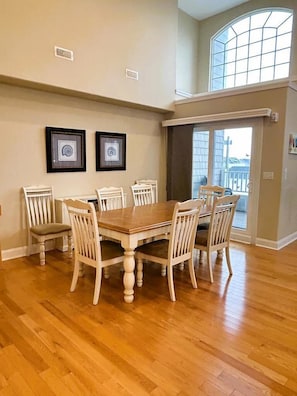 Dining Area for 8