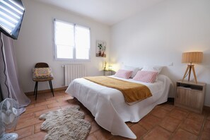 holiday rental EYGUIÈRES house for rent 3 bedrooms