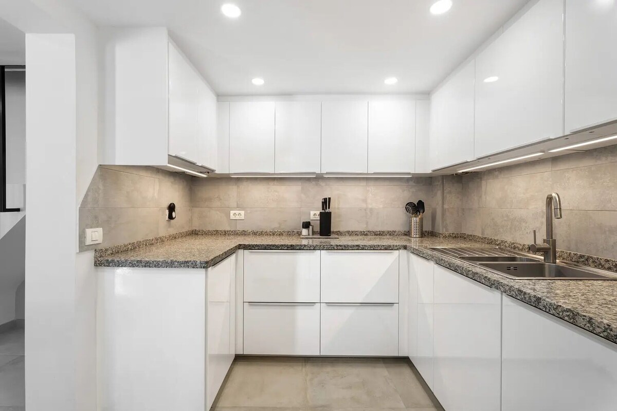 Villa Verano has 4 Bedrooms with 3 Bathrooms Heated Pool and Air Conditioning
