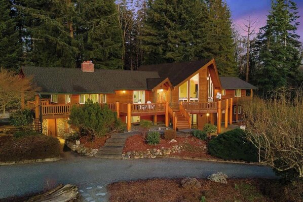 Welcome to our Sedro-Woolley home! Enjoy the incredible views and recharge in nature.