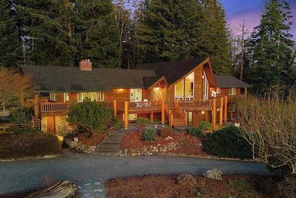 Welcome to our Sedro-Woolley home! Enjoy the incredible views and recharge in nature.
