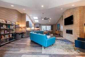 175 Jacana - Open Floor Plan with High Ceilings