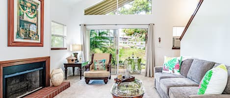 Cozy Waikoloa Hills Living room