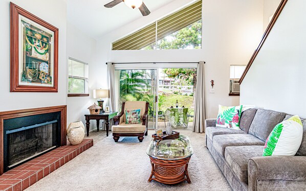 Cozy Waikoloa Hills Living room